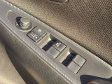 オート格納ドアミラーを装備。ドアロックに連動して開閉でき、駐車時のミラー格納忘れ防止にも役立ちます。