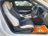 毎日過ごす運転席は要チェック。シートのへたり・擦れ、視界のイメージまで伝わる重要ポイント。