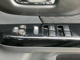 ドアミラーや窓に関するスイッチが運転席側にまとまり、手元で操作内容を確認しやすい配置です。毎日の乗車時にも使いやすく、利便性に配慮されています。
