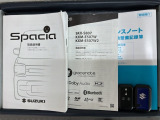 スマートキーは鍵をバッグに入れたままでもドアロックの開閉やエンジンのON・OFFができます。夜間や雨の日も鍵を探さなくて良いので便利です。