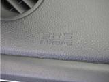 ◆助手席エアバッグ◆SRSエアバッグは、シートベルトだけでは防ぎきれない衝突時の衝撃から乗員を守るための安全装置。衝突時に瞬時に膨らみ、頭部や胸部がダッシュボードに直接衝突するのを防ぎます。