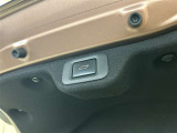 パワーバックドアを装備しております。
