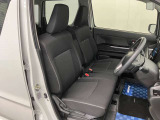 【フロントシート】さまざまな体格の方が快適に運転ができるよう配慮したシートになっております。