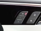 運転席のシートポジションを2人分メモリーすることが出来ます。