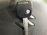 【キーレス】少し離れた場所からでもボタン一つでドアの開錠・施錠ができるのでとっても便利!ドアの鍵穴周りに傷をつけることもありません♪