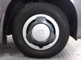 ホイールは車のデザインにマッチした専用タイプです。
