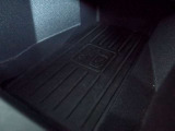 ワイヤレスチャージング付きなので運転中でもコードレスで充電が出来ます!