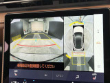 バックカメラの他に上から見下ろしたような画像が見れるアラウンド(全方位)モニター。前後左右を把握できる、すごい機能が装備されています!