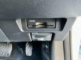 運転席の右下にETCがビルトインされています。高速道路では便利ですね!