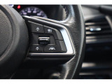 ステアリング右手側にはアイサイトなどの操作スイッチが内蔵されています 運転しやすい設定です