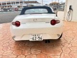 安定感のあるプロポーションのリアビュー。さらに、リアコンビネーションランプの間をつなぐメッキモールがリア全体を引き締めボディ全体のラインのつながりを強調しているんです