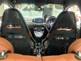 車内全体風景。