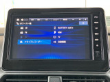 AM・FMやBluetooth Audioなど、複数の音源を画面上で選べます。メニューに項目が整理されており、聴きたい音源への切り替えも分かりやすい構成。