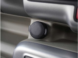 【12V電源】USBポートなどを追加することができます。