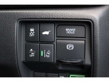 安全運転支援システムHonda SENSINGを搭載。衝突軽減ブレーキや、前後の誤発進抑制機能、アダプティブクルーズコントロール、車線維持など複数の先進技術で安心・快適なドライブをサポートします。