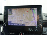 『1台』のお車に対して、3名体制で日々議論を重ね仕入れを行っております。