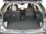 便利な6:4分割可倒式シートです。収納と乗車人数のバランスに優れています♪荷物の大きさの応じたラゲージスペースをフレキシブルに作り出せるので、シーンに合わせた使い方ができます♪