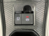 【電動パーキングブレーキ+オートブレーキホールド機能】 指先だけで簡単に操作が可能なパーキングブレーキ、スイッチを押すとブレーキペダルから足を離してもブレーキを保持できるオートブレーキホールド搭載。