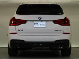 BMWのお車は、走行の安定性とコーナリングの良さを追求し、思い通りにハンドルの操作可能です。試乗車もご用意しておりますので、ぜひ&ldquo;駆け抜ける歓びをご体感ください!