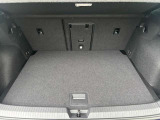 通常時でも大容量の荷室を確保。後席を倒せばフラットで広大な空間が広がり、大きな荷物もスムーズに積載可能な実用性の高さが魅力です。