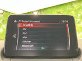 FMやAM、Bluetoothなど複数の音源を画面から選べるため、好みや利用シーンに合わせて使い分けできます。普段の移動時間を快適に過ごせます。