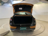 バックドアを開けた状態です。シートを倒せば荷室が広がり、用途に応じた使い方が可能です。