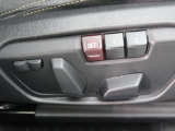 【メモリー機能付きパワーシート】運転手が代わってもボタン一つで設定ポジションに。常にご自身のドライブ設定が整います。