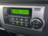 オートエアコンで快適な室内です。