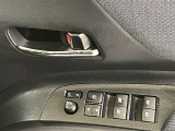パワーウインドウは運転席ワンタッチ式になっています。挟み込み防止機能付きなので小さなお子様やペットの安全も確保します。