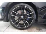BMW承認の純正タイヤを装備しております☆お問合せ(無料ダイヤル)0078-6002-613077迄お待ちしております。大阪府吹田市芳野町5-55 毎水曜、第二・第三火曜日定休 営業時間10:00〜18:00