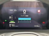 優れた視認性とデザイン性を兼ね備えたメーターです。瞬間燃費・平均燃費表示とともに燃費を意識した丁寧な走りをサポートします。