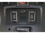 両側電動スライドドアはドアの直接操作以外にも運転席からのスイッチ操作やリモコン操作でも開閉が可能!狭い駐車場などでもドアの開閉が楽々・安心ですね!