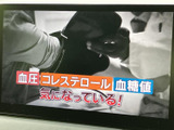 テレビ番組を画面で視聴できる装備です。停車中の待ち時間などに映像を楽しめるため、車内で過ごす時間の過ごし方が広がります。視聴は安全に配慮し、停車中にご利用ください。