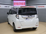 ハッチバックなので、バックドアは上に開きます♪大きな荷物の出し入れがしやすくなります。便利ですよ♪