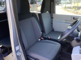 フィット感のあるシート。しっかりと支えてくれるので、長時間の運転を快適にサポートしてくれます。