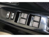 運転席はオート機能付のパワーウィンドウです!