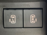 【両側パワースライドドア】スマートキーや運転席のスイッチで後席両側スライドドアの開閉が可能♪電動だから力を入れてドアを開ける必要が無く、小さなお子様でも簡単に開け閉めでき快適です♪
