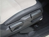 ◆シートハイトアジャスター◆運転席を上下に高さ調節ができます!運転ポジションを体格に合わせてシート調整できます。