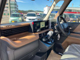 運転席まわりです。細かいオプションなど、気になるところがあればお気軽にメールやお電話等でお問合せください。