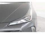 LEDランプ車 白く照らされるのが特徴です。明るいだけでなく、周囲からの認知されやすく歩行者や死角にいる方へアピール効果、安全性が飛躍的に向上します!