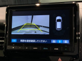 リバースギアに入れるだけで後方の表示へ切り替わります。夜間や雨の日の駐車も楽になりますよ。