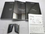 取説・メンテナンスノート・スマートキーの3点セットです。