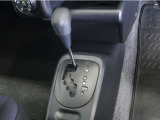 無段変速機(CVT)を搭載。有段変速機に存在する「変速ショック」が無いので、スムーズなアクセル操作が可能です♪