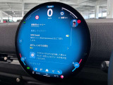 デジタルスピードメーター、航空機のコックピット操作箇所と同じ配色で目が疲れにくいように設計されてます。