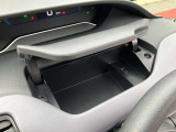 納車時にメンテナンスノートをお渡しします。おクルマの点検整備や保証内容がきちんと記録されているから安心です。メンテナンスは安心と信頼の日産サービス工場で。
