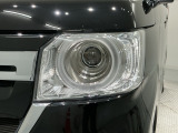 LEDヘッドライトは、点灯の瞬間から最大光量を発揮し、突然暗くなるトンネルなどでの安定感を高めます。