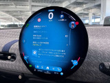 デジタルスピードメーター、航空機のコックピット操作箇所と同じ配色で目が疲れにくいように設計されてます。