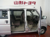 両側スライドドアで荷物の出し入れも楽々便利です!