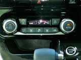 快適オートエアコン付♪設定温度をキープし車内を快適な温度に保ちます♪