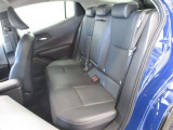 ゆとりある車内空間は、ドライブを始め買い物やレジャーなど、幅広く活躍します。一人でもみんなとでもお出かけを楽しみましょう!